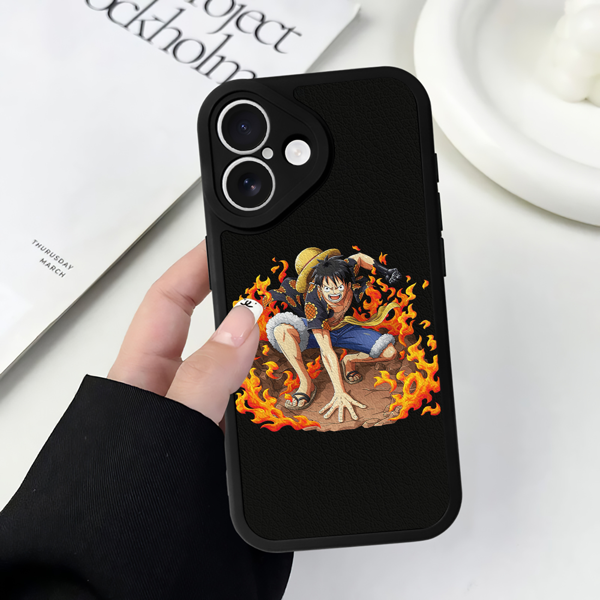 （画像用） ワンピース モンキー・D・ルフィ ONE PIECE Monkey D. Luffy 【iPhone 16シリーズ対応】シリコンスマホケース（レザー調） 材質：シリコン